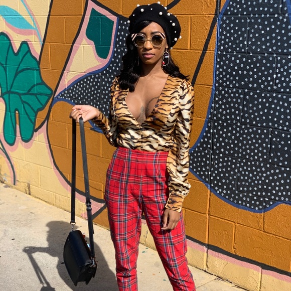 Sateen deep V animal print blouse - Picture 5 of 6